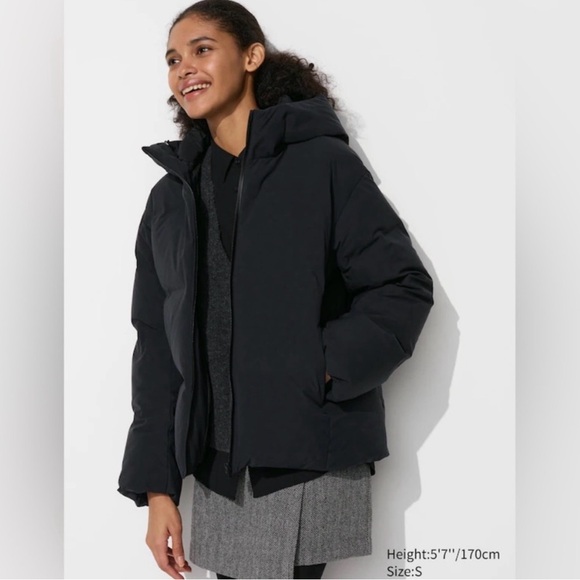 Uniqlo Jackets & Blazers - Uniqlo black puffer